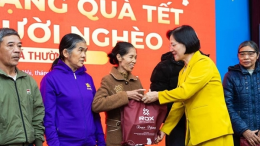 ROX Share mang Tết ấm đến hơn 2.300 hộ gia đình khó khăn