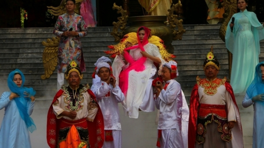 Khai hội đền Huyền Trân - tri ân người mở cõi