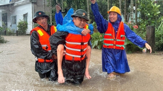 Da Nang, Oxfam join hands to support flood victims
