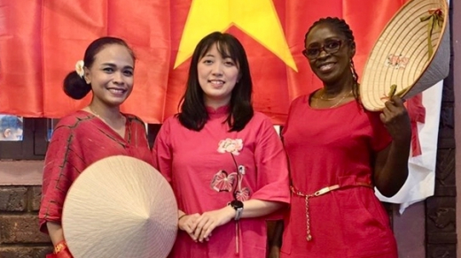 “Hoa xương rồng” trong nắng gió châu Phi