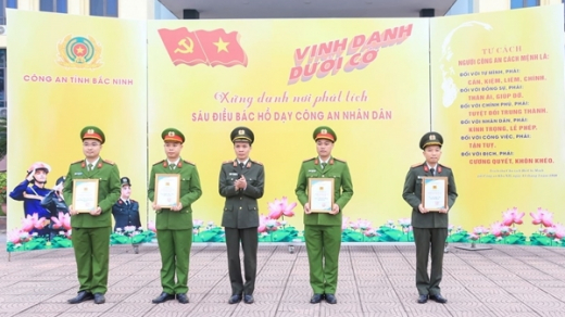 Vinh danh dưới Cờ - Tự hào khắc trong tim