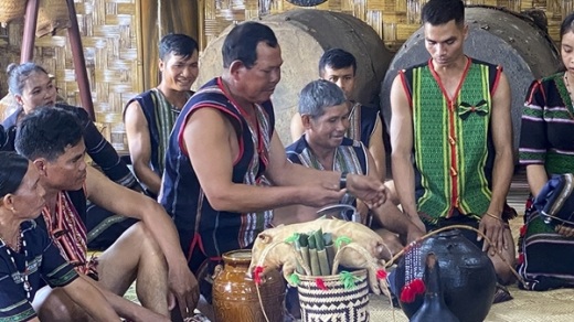 Những đôi tay lưu giữ văn hóa độc đáo M’Nông