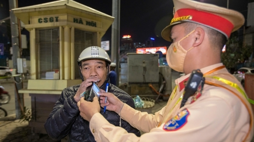 Kiểm soát chặt vi phạm nồng độ cồn, đảm bảo an toàn giao thông ngày hội non sông ở Thủ đô