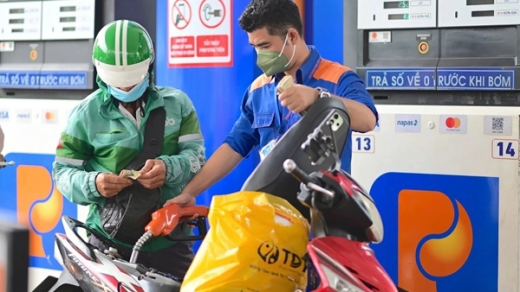 Tiếp tục chi mạnh Quỹ bình ổn, giữ nguyên giá xăng dầu