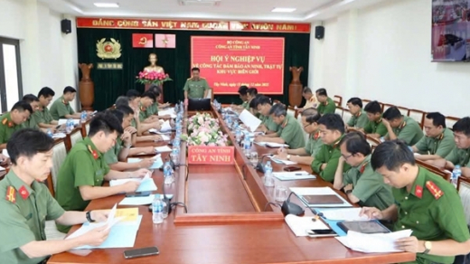 Siết chặt biên giới, đảm bảo an toàn bầu cử