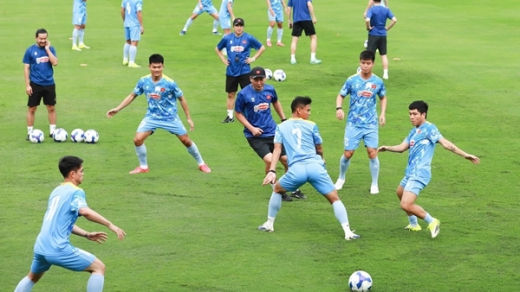 HLV Kim Sang Sik và học trò “chơi” trò gì trong các buổi tập của ĐTQG Việt Nam?