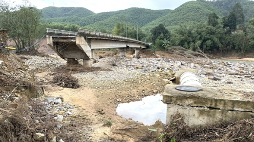 Cần sớm khơi thông sông Tả Trạch để đảm bảo an toàn cho người dân