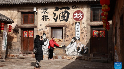 Người dân làng cổ Trung Quốc đổi đời nhờ "cú hích triệu view"