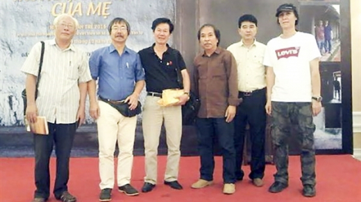 Đàm Khánh Phương: “Không bao giờ thơ chịu nước bán rao”