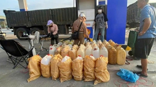 Trăm kế nguỵ trang tuồn xăng dầu qua biên giới ở Quảng Trị