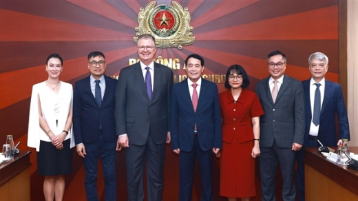 Deputy Minister Le Quoc Hung meets The Asia Group’s leader