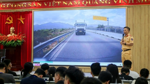 Đi sát hạch lái xe, thí sinh được xem video cảnh báo tai nạn
