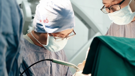 Tai nạn học đường từ những trò nghịch dại bằng bút bi và chìa khóa