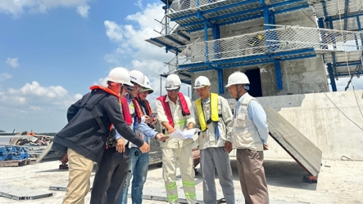 “Đội nắng” thi công trên các công trường trọng điểm sông nước miền Tây