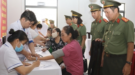 Công an TP Cần Thơ tổ chức khám bệnh, cấp phát thuốc miễn phí vùng đồng bào công giáo