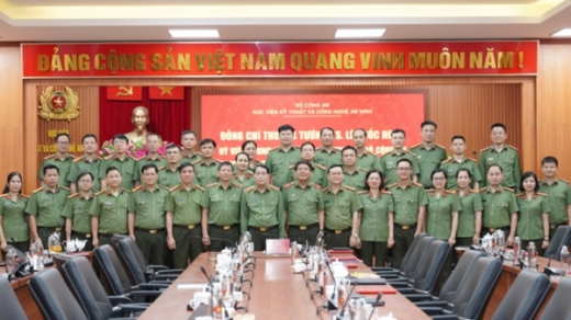Deputy Minister Le Quoc Hung works with Academy of Security Technology and Industry