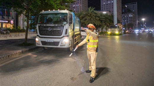 Siết chặt kiểm soát xe tải trọng lớn, xe rác “xé rào” giờ cấm ra vào Thủ đô