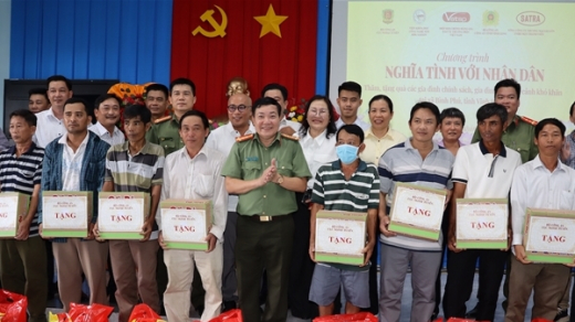 Cục Ngoại tuyến tổ chức chương trình Nghĩa tình với nhân dân