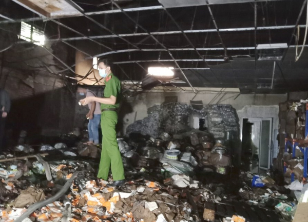 Cháy kho chứa bao bì ở Cần Thơ, thiệt hại 1,5 tỷ đồng -0