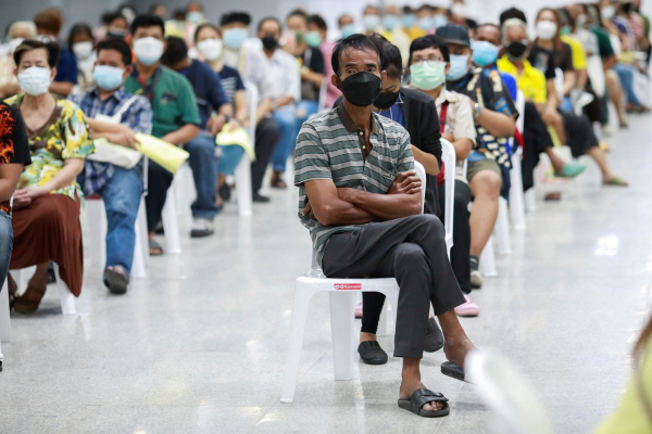 COVID-19 tăng đột biến ở châu Á với số ca nhiễm cao kỷ lục -0