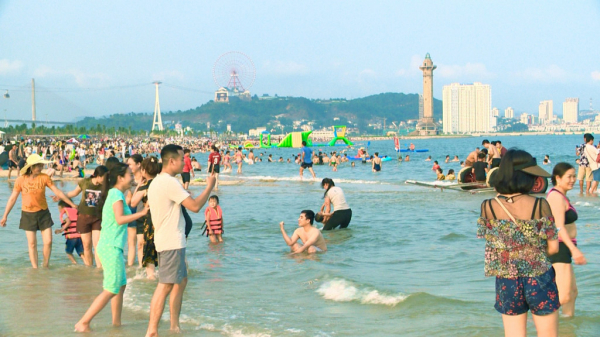 Quảng Ninh tạm dừng hoạt động vui chơi, giải trí và du lịch để giữ an toàn -0