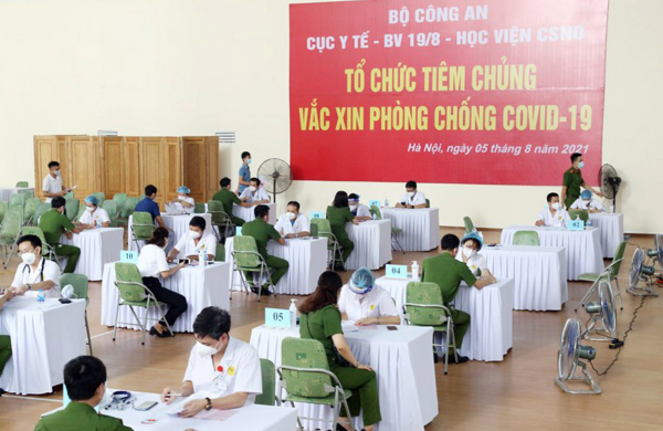 Thứ trưởng Nguyễn Văn Sơn kiểm tra công tác tiêm vaccine tại các Học viện, Bệnh viện Bộ Công an -0