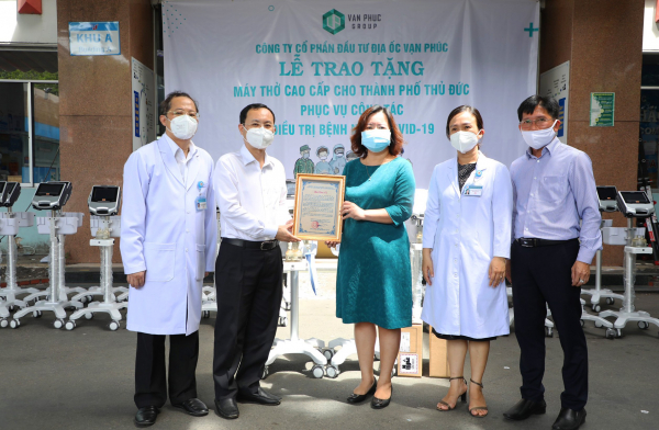 Van Phuc Group tặng 26 máy thở cho các bệnh viện tại TP Thủ Đức -0