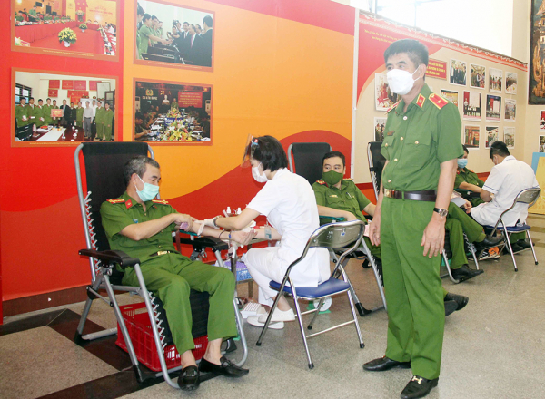 Kỷ niệm 65 năm truyền thống bằng hoạt động hiến máu tình nguyện -1