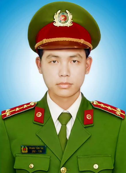 Tiếc thương người cán bộ công an dũng cảm -0