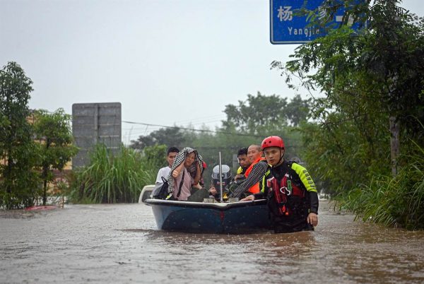 Mưa lũ nghiêm trọng tại Tây Nam Trung Quốc, hàng chục nghìn người phải sơ tán -0