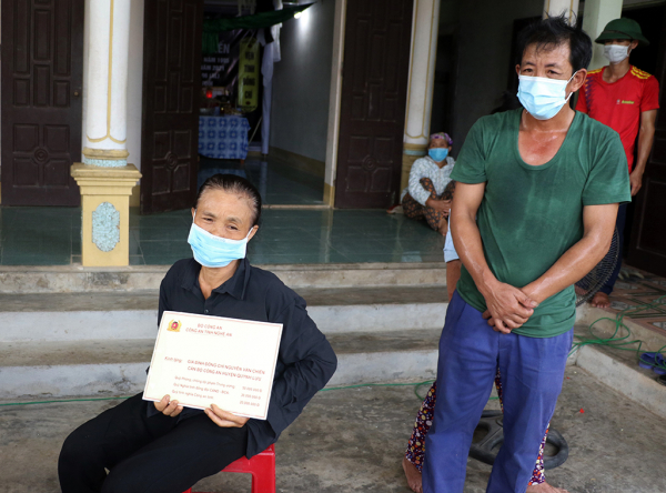 Hỗ trợ gia đình Trung úy Nguyễn Văn Chiến hy sinh khi đi chống dịch -0