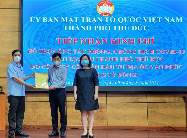 Van Phuc Group ủng hộ 10.000 phần quà cho các hoàn cảnh khó khăn do dịch bệnh COVID-19 -0