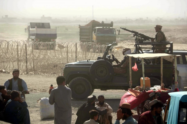 Taliban chiếm nhiều tỉnh lị, Mỹ tuyên bố Afghanistan nên tự giải quyết  -0