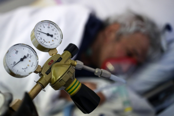 Vỡ ống dẫn oxy, 9 bệnh nhân COVID-19 Nga thiệt mạng -0
