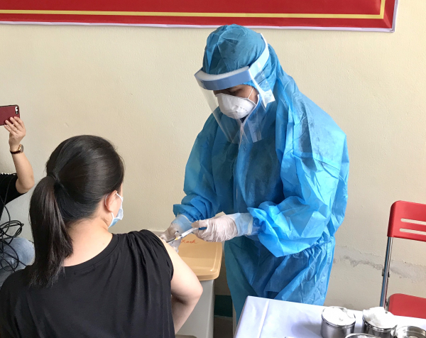 Đà Nẵng tiêm vaccine phòng COVID-19 cho hơn 26.500 công nhân, lao động tại các KCN -0