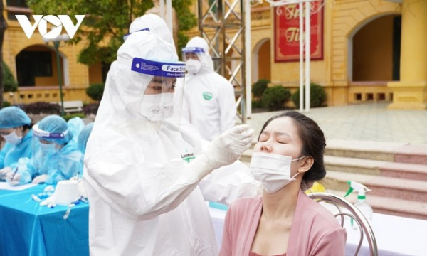 Hanoi rolls out mass COVID-19 testing for 300,000 residents -0