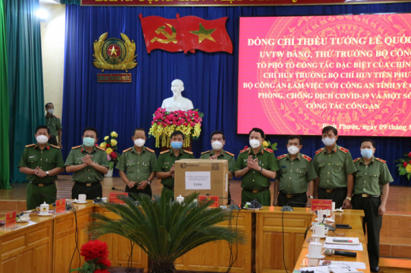 Deputy Minister Le Quoc Hung works with Binh Phuoc police on COVID-19 prevention and fight -0