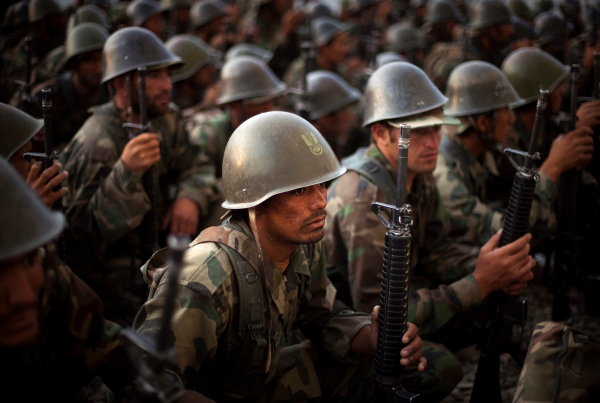 Chiêu trò “móc túi” quân đội Mỹ của người Afghanistan và Iraq -0