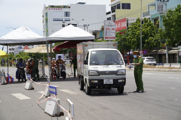 Công an Đà Nẵng về từng khu dân cư để tham gia công tác phòng chống dịch -0