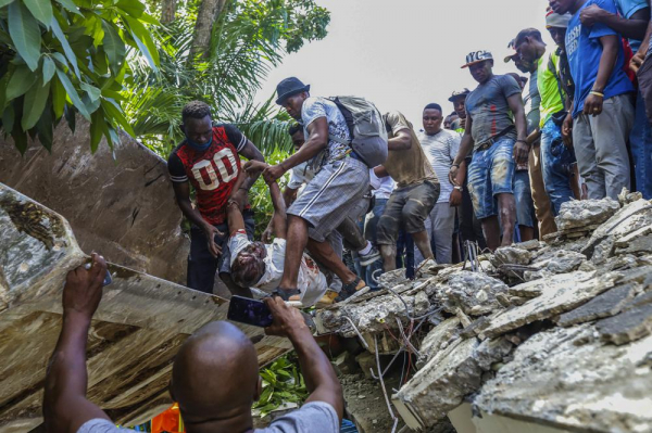 Hơn 300 người chết vì động đất kinh hoàng ở Haiti -0