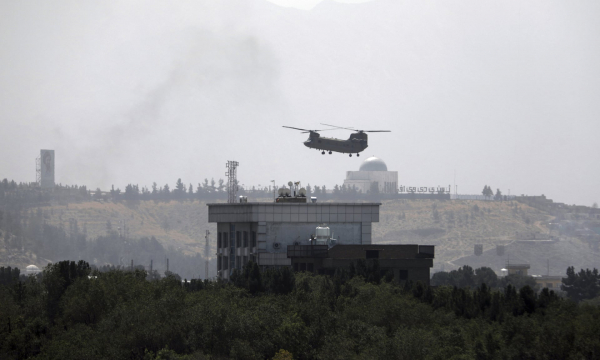 Taliban enter Afghan capital as US diplomats evacuate by chopper -0