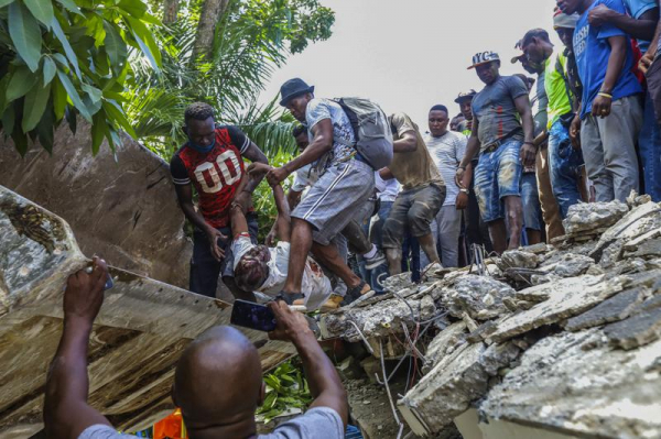 Haiti đổ nát sau thảm kịch động đất -3