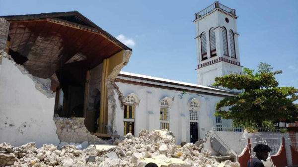 Haiti đổ nát sau thảm kịch động đất -4