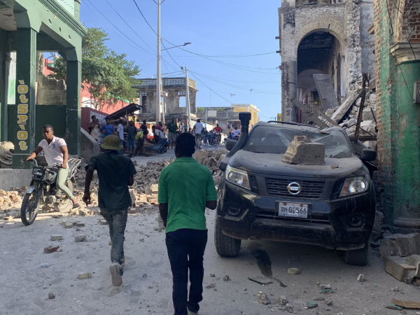 Haiti đổ nát sau thảm kịch động đất -6