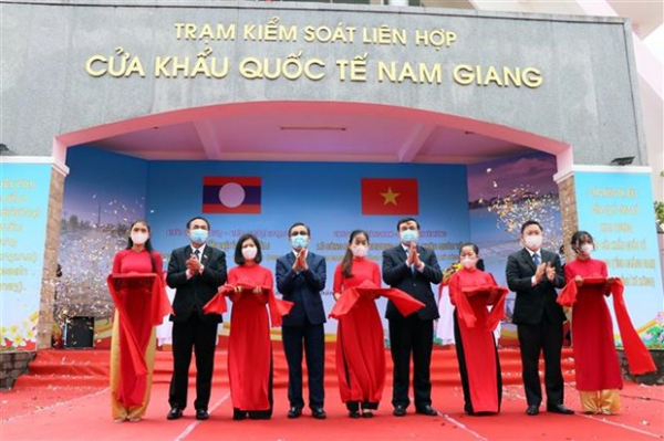 Vietnam, Laos officially launch Nam Giang – Dakta Ok int’l border gates -0