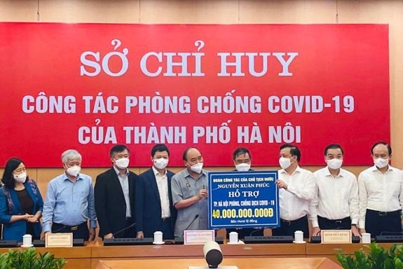 Techcombank trao tặng 15 tỷ đồng hỗ trợ Thủ đô Hà Nội chống dịch -0