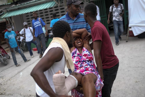 Đau lòng cảnh khốn khổ của người dân Haiti sau trận động đất kinh hoàng -1