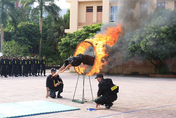 Công an tỉnh Bắc Giang ra mắt Trung đoàn Cảnh sát Cơ động dự bị chiến đấu -0