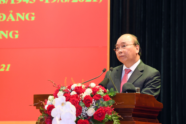  Chủ tịch nước Nguyễn Xuân Phúc trao tặng Huy hiệu Đảng  cho đảng viên trong Đảng bộ Công an Trung ương -0
