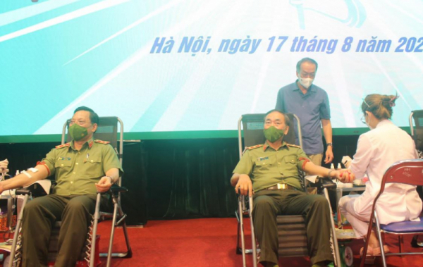 Hanoi police take the lead in preventing and combating COVID-19 -0